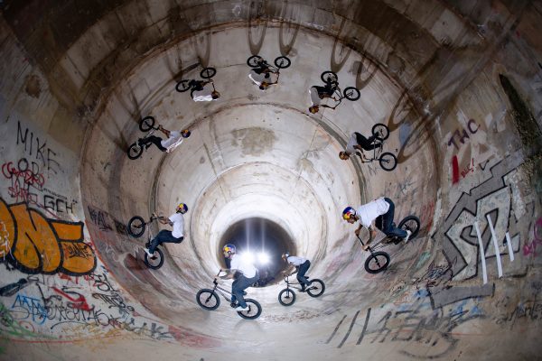 <p>BMX Wahnsinn: George Ntavoutian rockt den größten Looping der Welt!</p>
