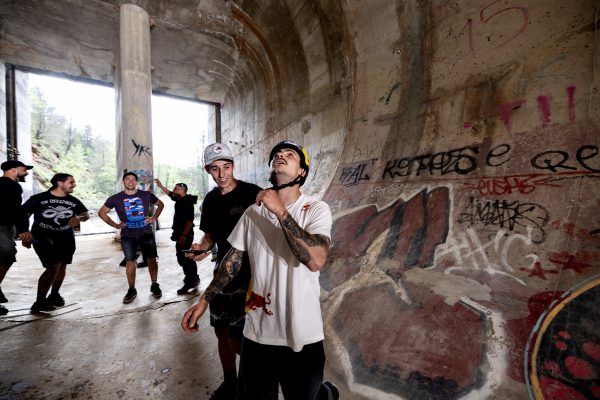 <p>BMX Wahnsinn: George Ntavoutian rockt den größten Looping der Welt!</p>
