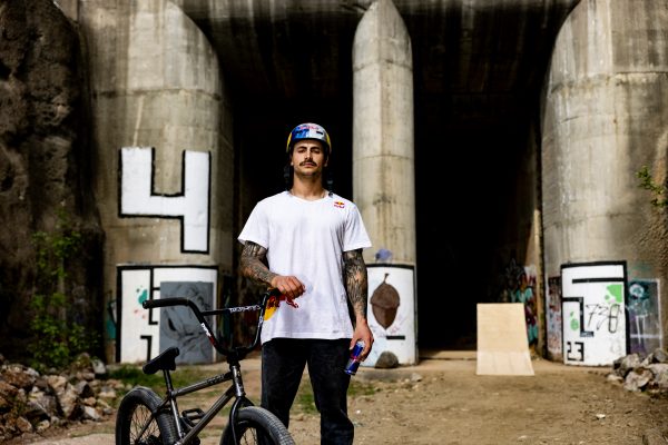 <p>BMX Wahnsinn: George Ntavoutian rockt den größten Looping der Welt!</p>
