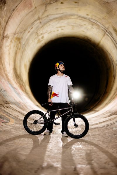 <p>BMX Wahnsinn: George Ntavoutian rockt den größten Looping der Welt!</p>

