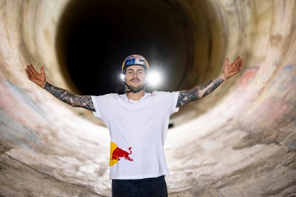 <p>BMX Wahnsinn: George Ntavoutian rockt den größten Looping der Welt!</p>
