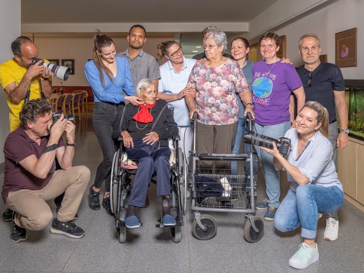 Der Erste Fotoclub Lustenau lichtete am Sonntagnachmittag die Bewohnerinnen und Bewohner der Seniorenhaus Hasenfeld  ab.
