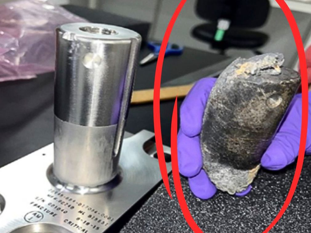 Teil von Frachtpalette alter Batterien durchschlug Hausdach in Florida.