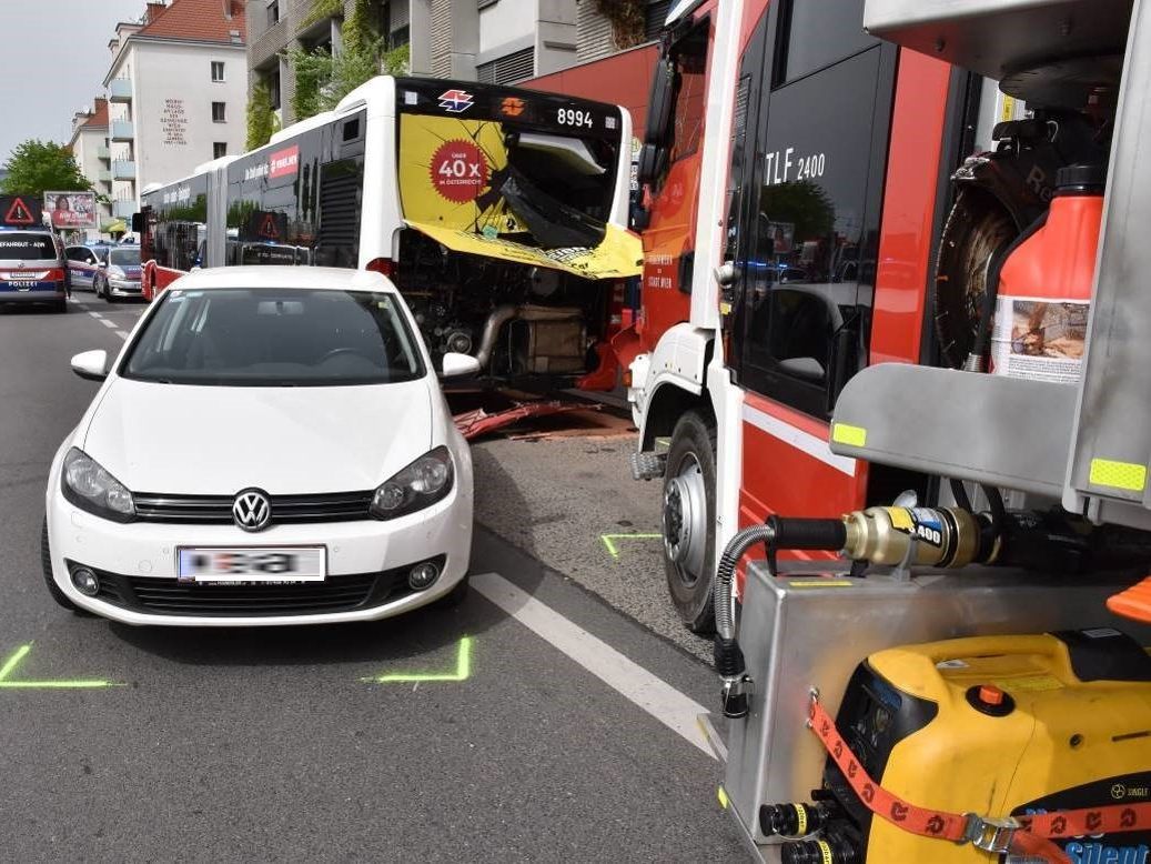 Bei dem Unfall wurden vier Personen verletzt.
