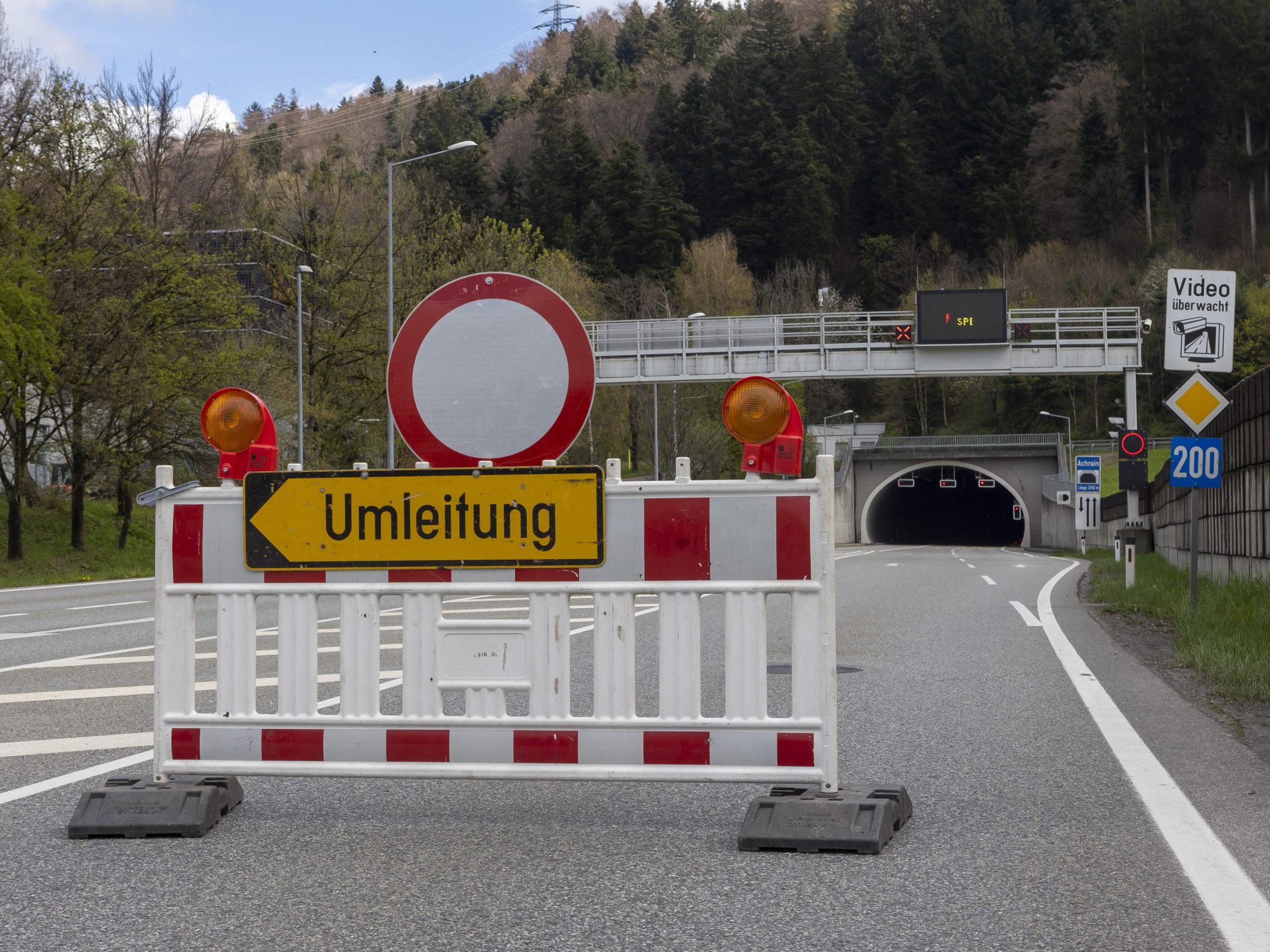 Im April muss der Achraintunnel für mehrere Nächte gesperrt werden.