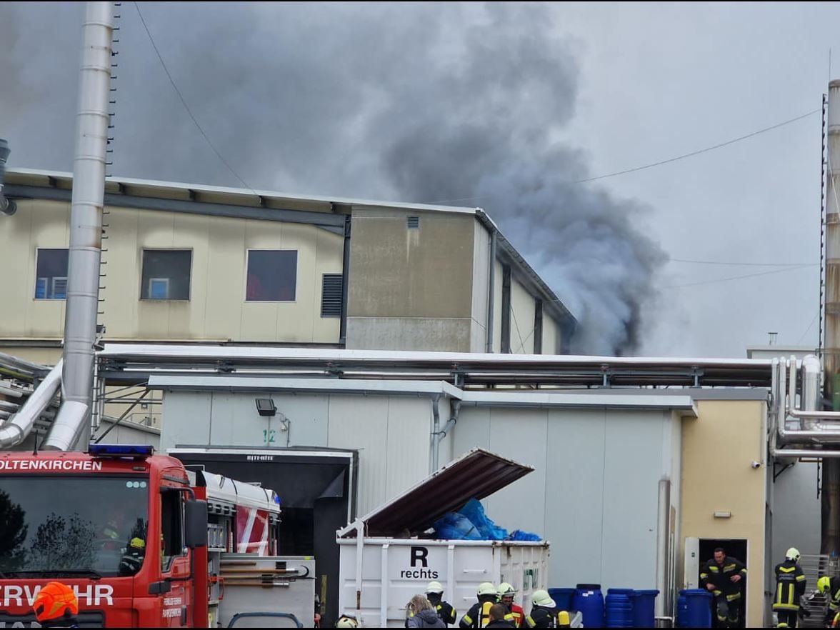 In Sieghartskirchen kam es zu einem Großbrand in einer Selchhalle. In Sieghartskirchen kam es zu einem Großbrand in einer Selchhalle.