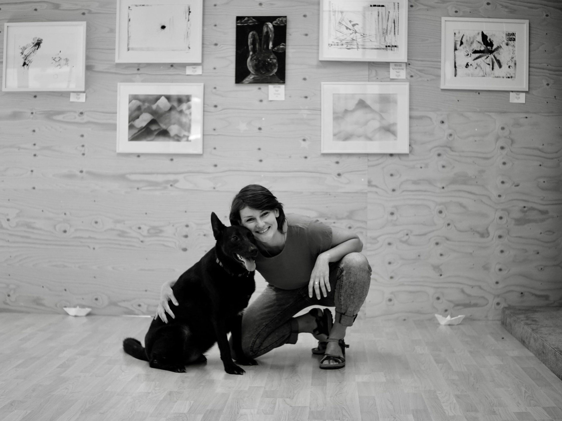 Organisatorin Maryna Liapina von der Fotoausstellung im VogelfreiRAUM freut sich auf viele Gäste.
