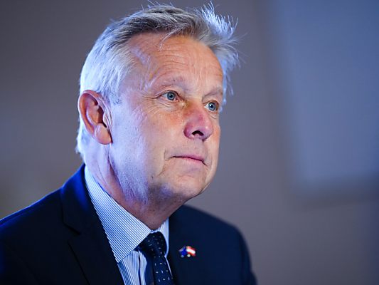 Lopatka ist der Spitzenkandidat der ÖVP für die EU-Wahl. Lopatka ist der Spitzenkandidat der ÖVP für die EU-Wahl.