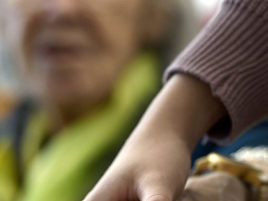 Volkshilfe will Parteien anregen, das Thema Pflege zu forcieren. Volkshilfe will Parteien anregen, das Thema Pflege zu forcieren.