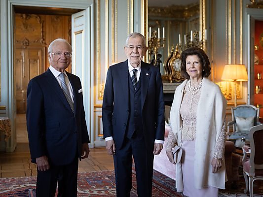 BP Van der Bellen mit König Carl Gustaf und Königin Silivia. BP Van der Bellen mit König Carl Gustaf und Königin Silivia.