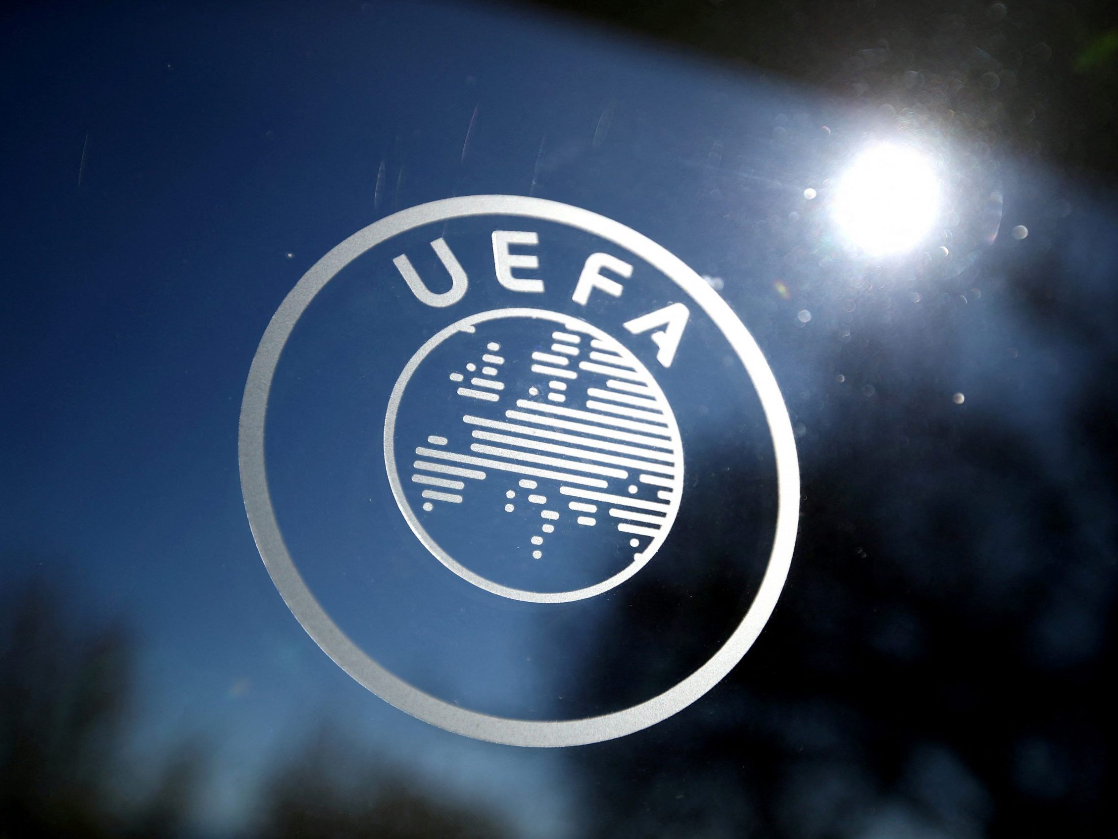 Die UEFA erlaubt bei der EM 2024 Kader mit bis zu 26 Spielern. Die UEFA erlaubt bei der EM 2024 Kader mit bis zu 26 Spielern.