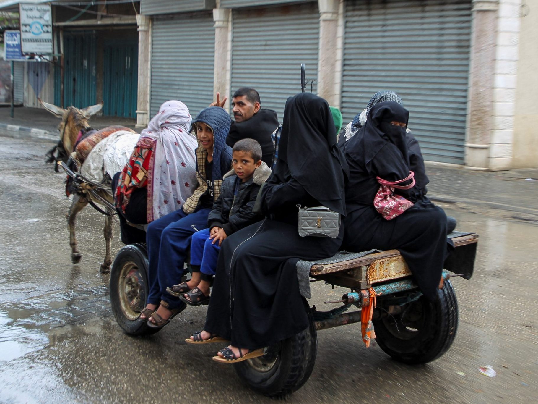 Zivilisten verlassen Rafah. Zivilisten verlassen Rafah.