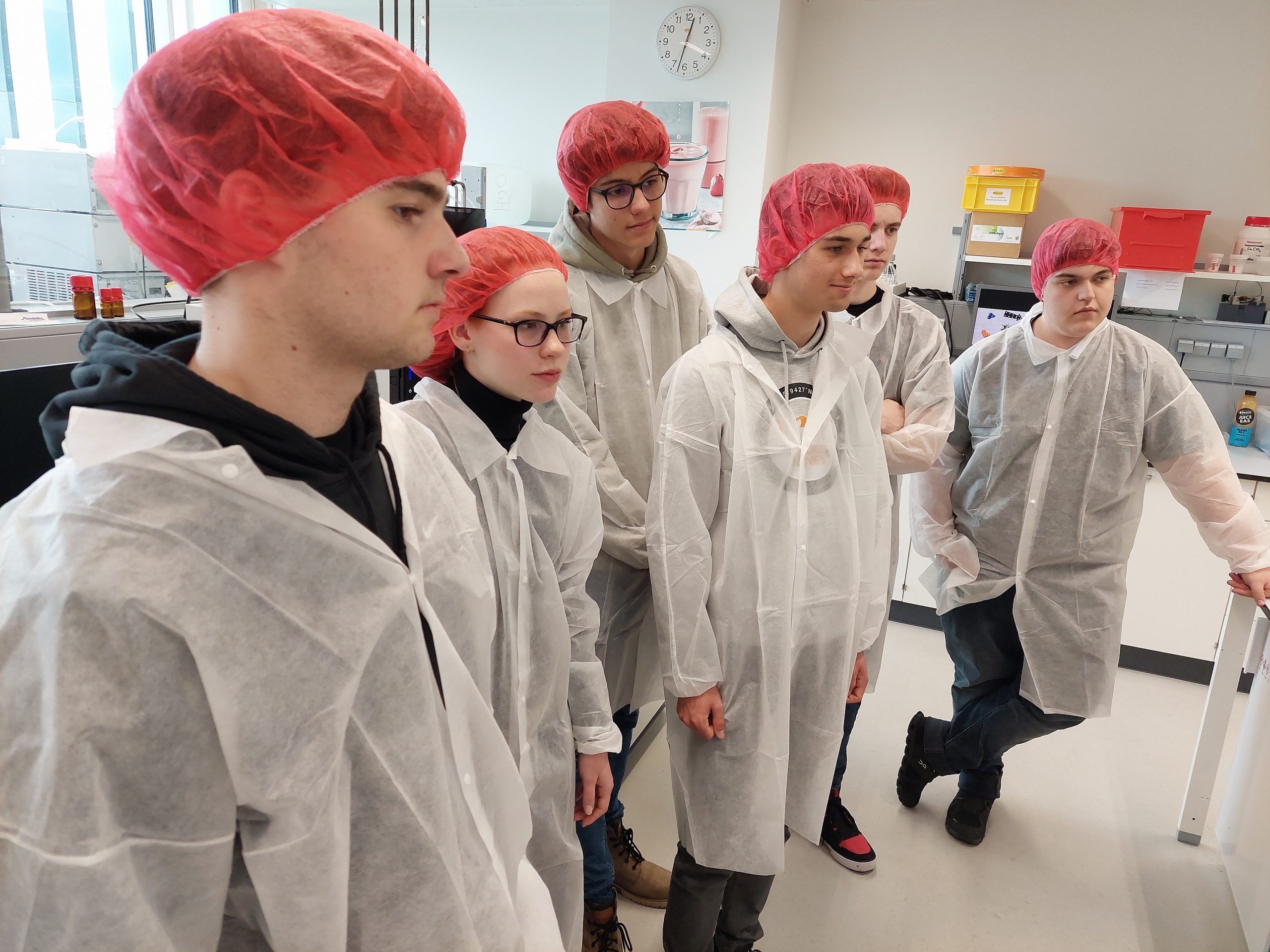 Die HTL-Schülerinnen und Schüler waren begeistert vom Workshop und den interessanten Einblicken hinter die Kulissen der Firma Rauch.