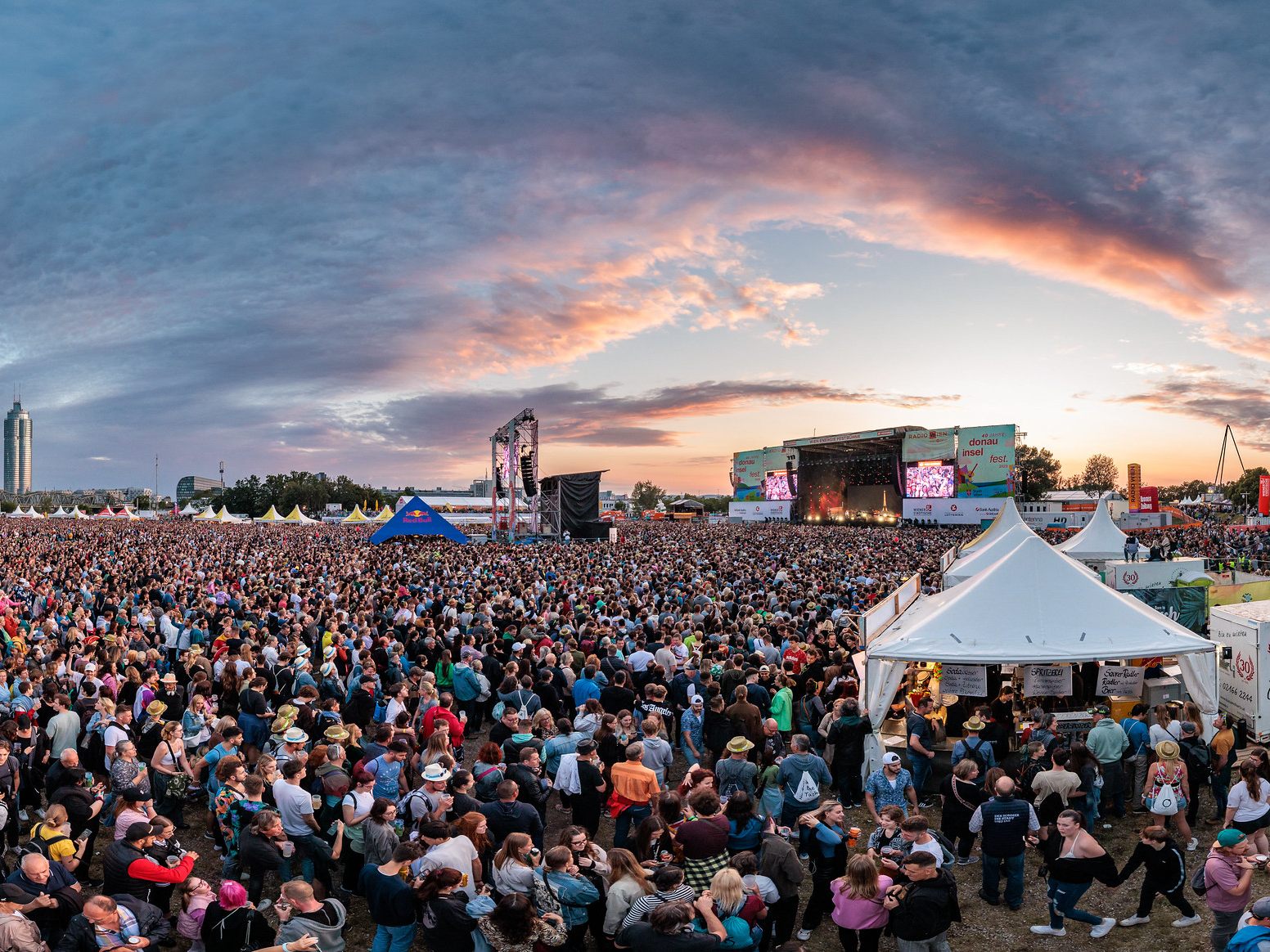Das komplette Programm und Line-Up zum Wiener Donauinselfest 2024.