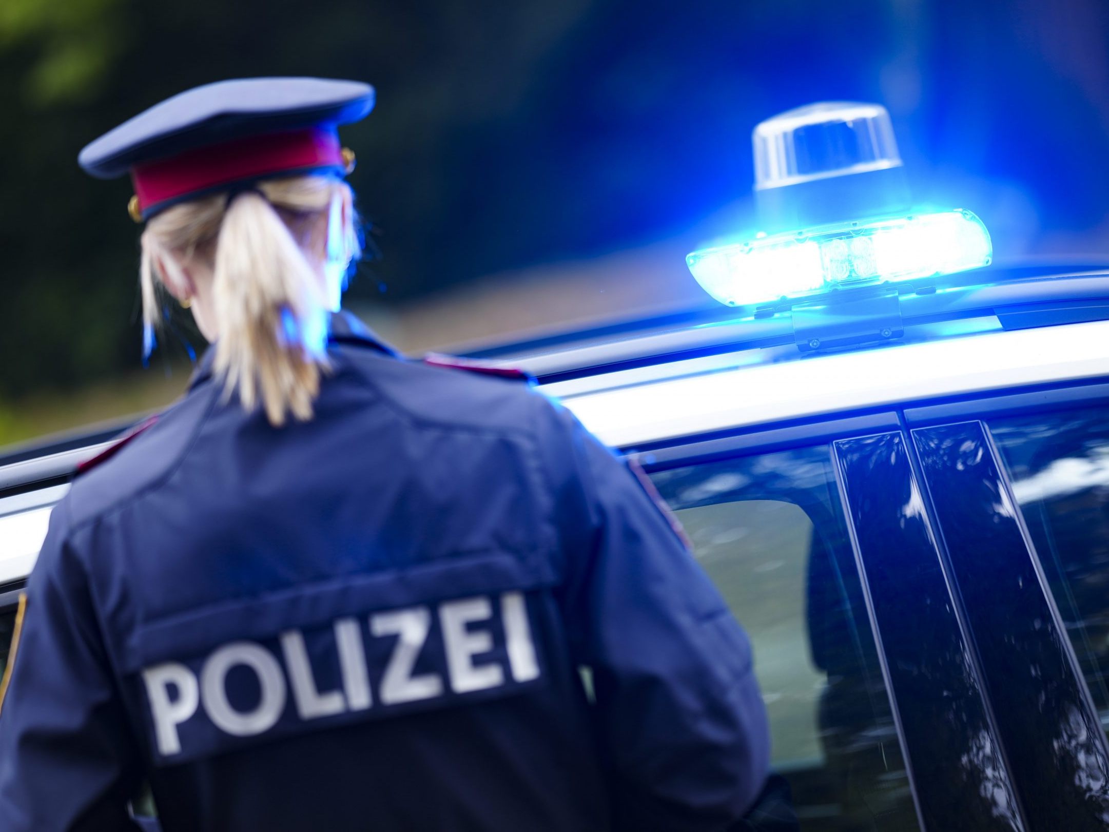 Die Schülerin und ihr Freund wurden aufgegriffen. Die Schülerin und ihr Freund wurden aufgegriffen.