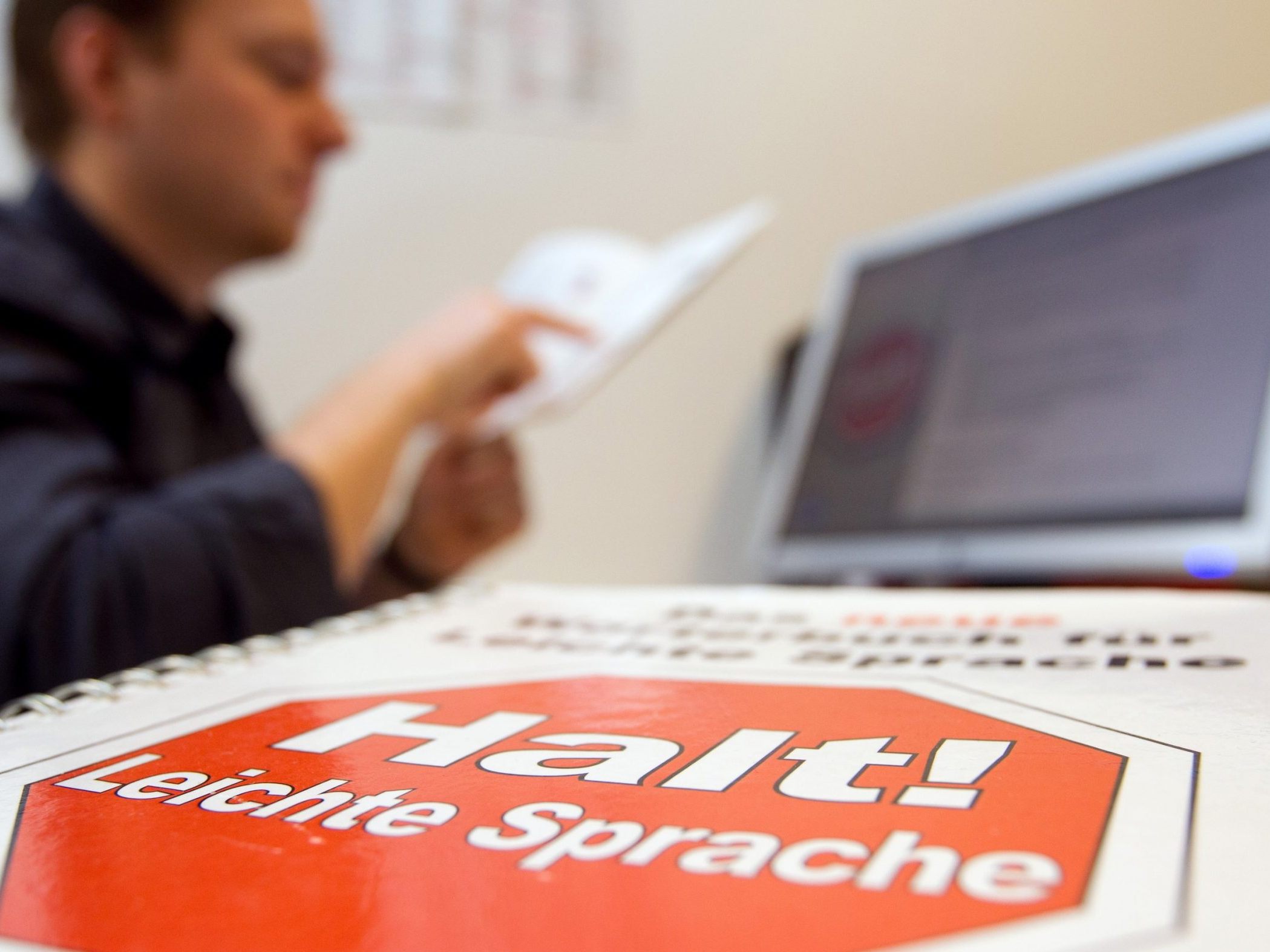 Leichte Sprache hilft Millionen Leuten.