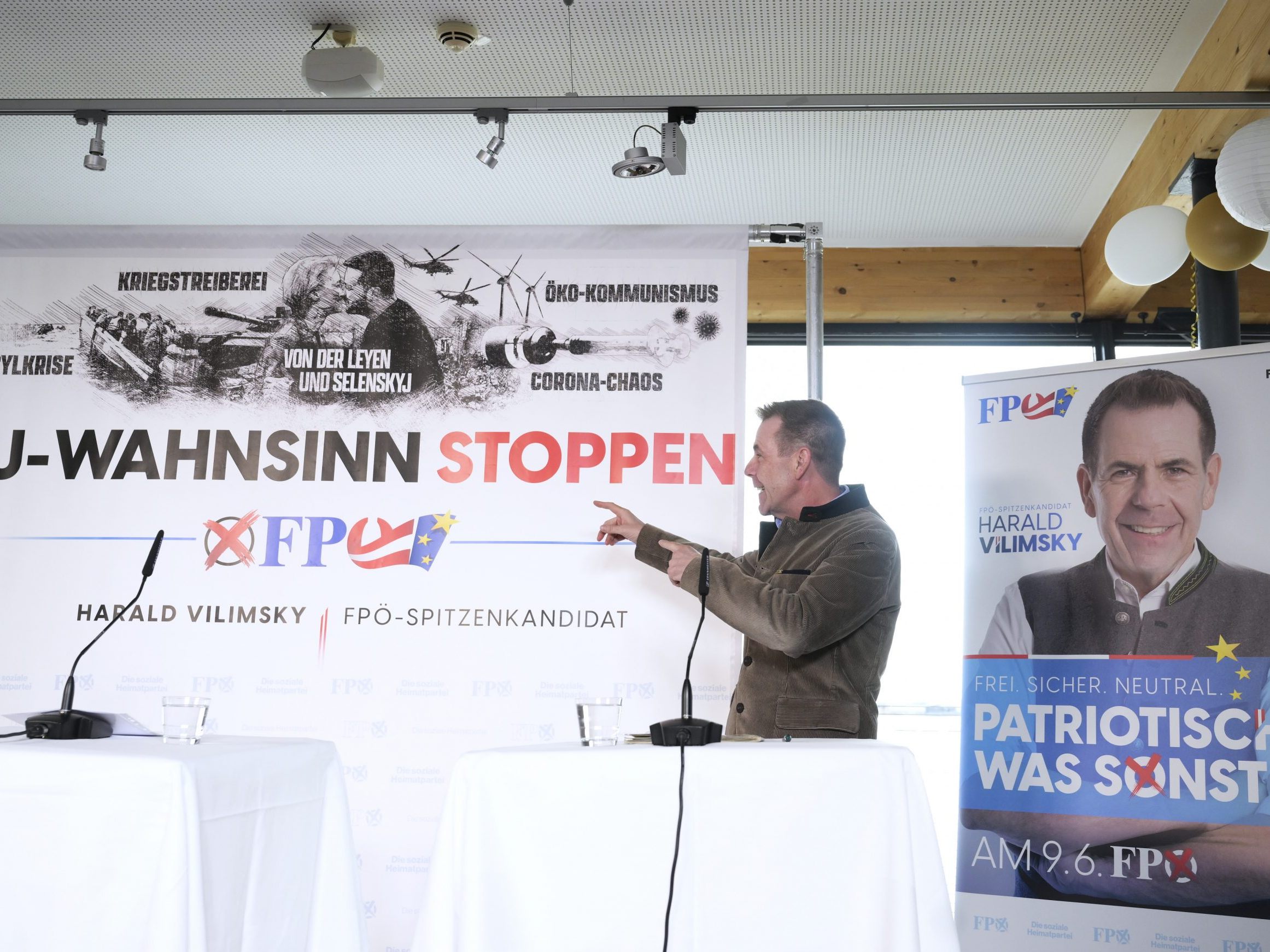 Dieses Wahlplakat der FPÖ sorgte für eine Beschwerde der ukrainischen Botschaft. Dieses Wahlplakat der FPÖ sorgte für eine Beschwerde der ukrainischen Botschaft.