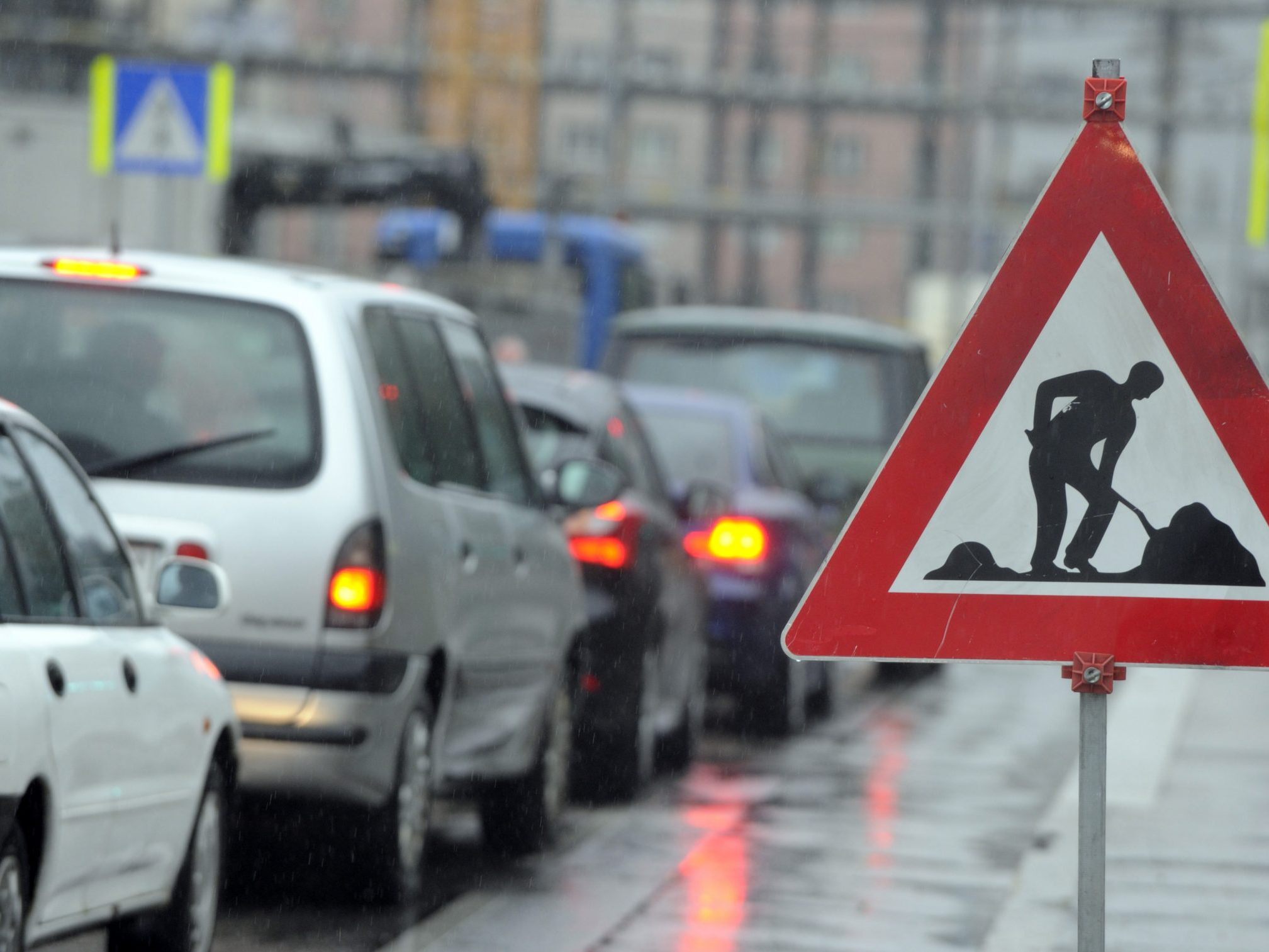 In der Grenzgasse in Wien-Rudolfsheim-Fünfhaus kommt es zu Fahrbahnsanierungsarbeiten.