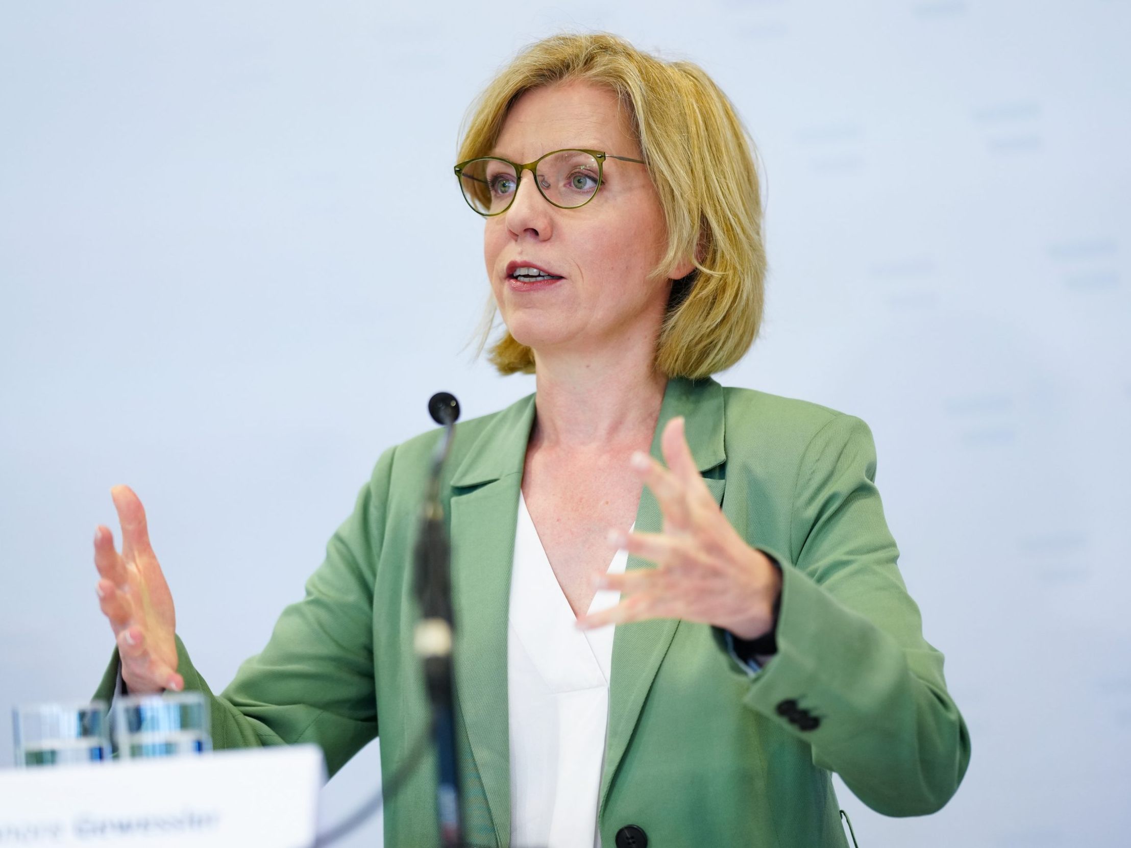 "Was mich bindet, ist die Länderstellungnahme", so die Umweltministerin am Freitag. "Was mich bindet, ist die Länderstellungnahme", so die Umweltministerin am Freitag.