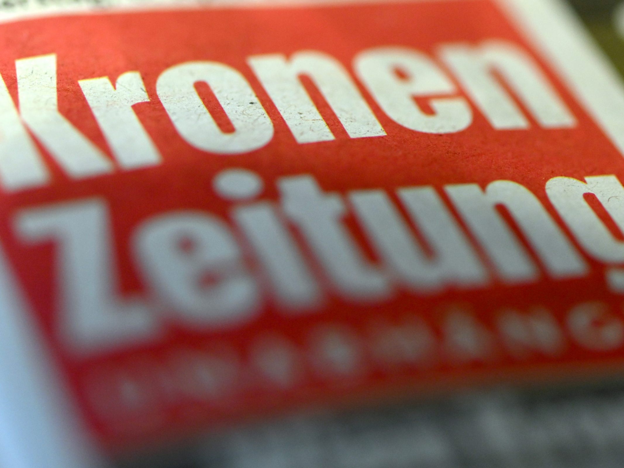 40 Mitarbeitende müssen bei der "Kronen Zeitung" gehen. 40 Mitarbeitende müssen bei der "Kronen Zeitung" gehen.