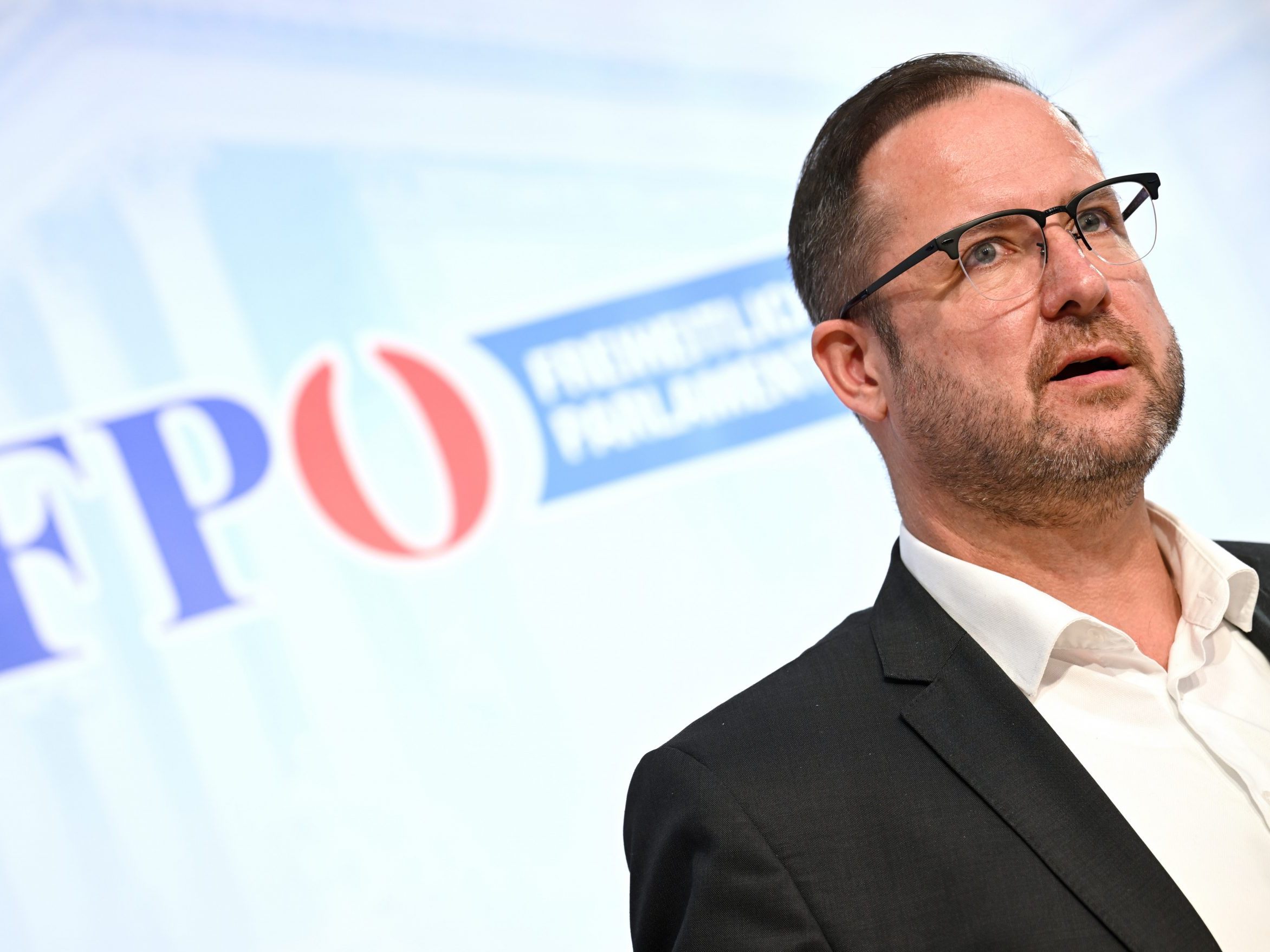 FPÖ-Generalsekretär Christian Hafenecker schaltet den Nationalen Sicherheitsrat ein.
