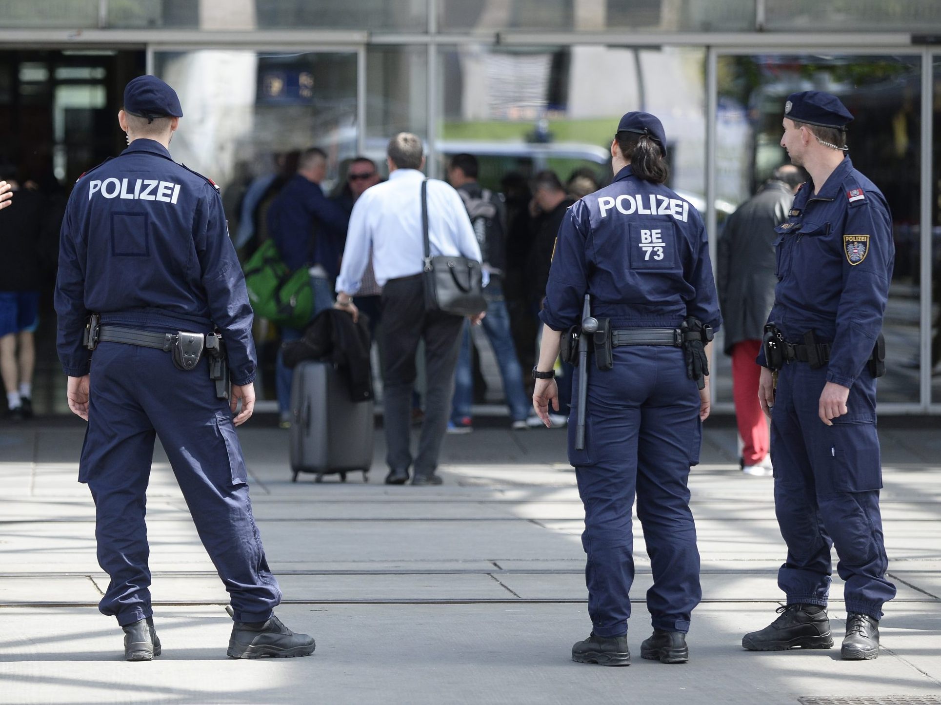 Polizeieinsatz nach Raubüberfall am Bahnhof Wien-Mitte. Polizeieinsatz nach Raubüberfall am Bahnhof Wien-Mitte.