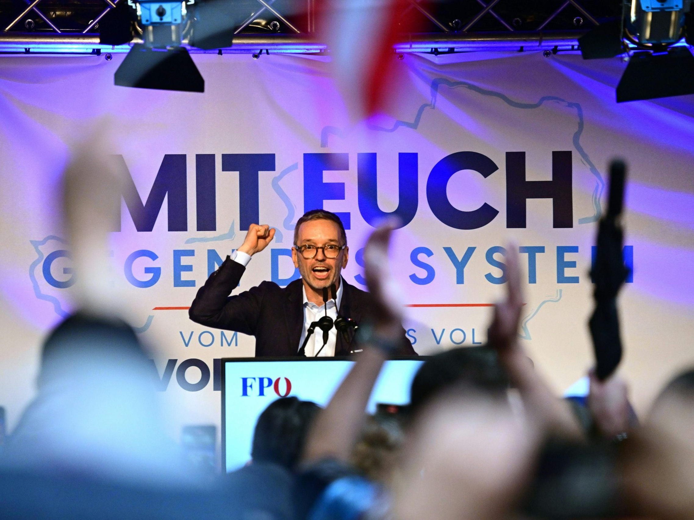 Kickl wandte sich beim Tour-Auftakt in Wien gegen das "System" der Eliten.