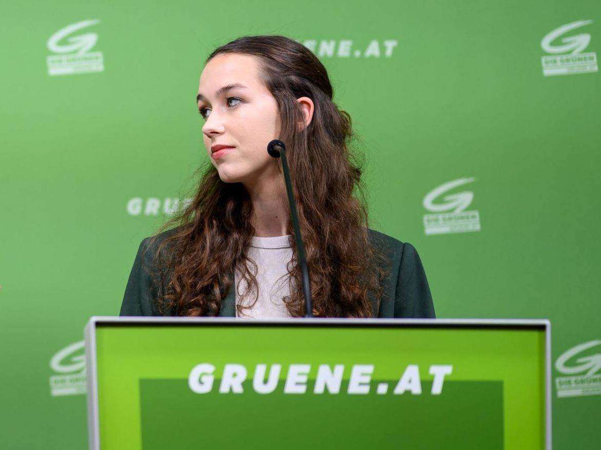 Generalsekretärin Olga Voglauer und EU-Spitzenkandidatin Lena Schilling im Rahmen einer Pressekonferenz der Grünen zu neuen Vorwürfen gegen EU-Spitzenkandidatin Lena Schilling.
