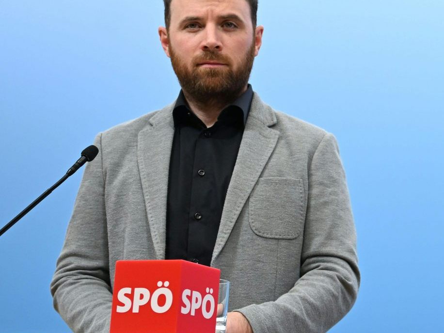 Der SPÖ-Bundesgeschäftsführer Seltenheim kritisierte die ÖVP und IV und warb für eine Vier-Tage-Woche. Der SPÖ-Bundesgeschäftsführer Seltenheim kritisierte die ÖVP und IV und warb für eine Vier-Tage-Woche.