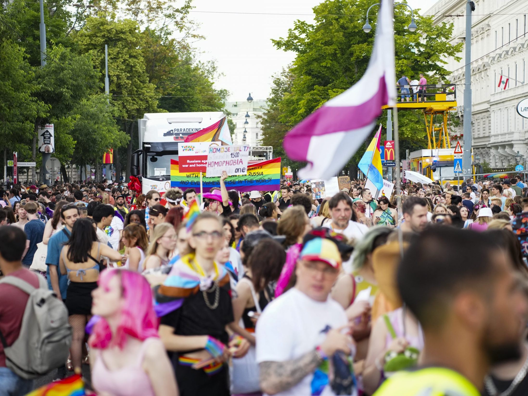 Vienna Pride: Extremistische "Mobilisierungsbemühungen" gegen LGBTIQ+. Vienna Pride: Extremistische "Mobilisierungsbemühungen" gegen LGBTIQ+.