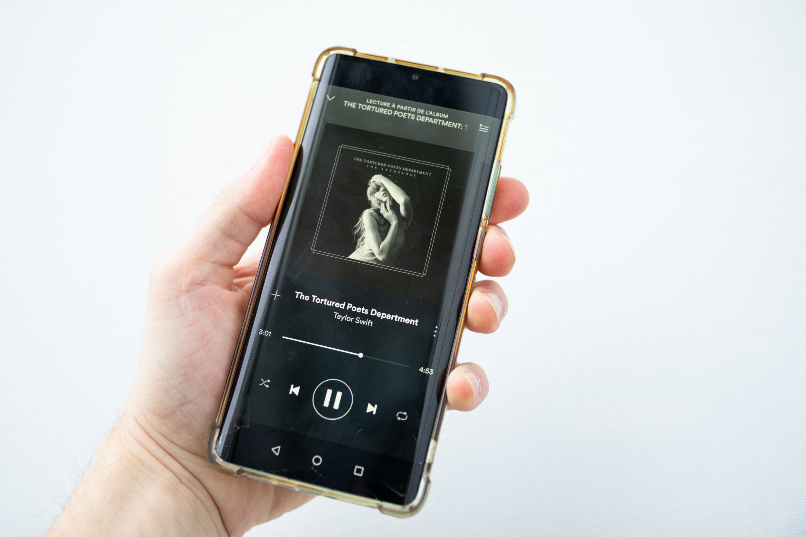 Die Popkönigin Taylor Swift veröffentlichte ihr mit Spannung erwartetes Album "The Tortured Poets Department" am 19. April 2024 