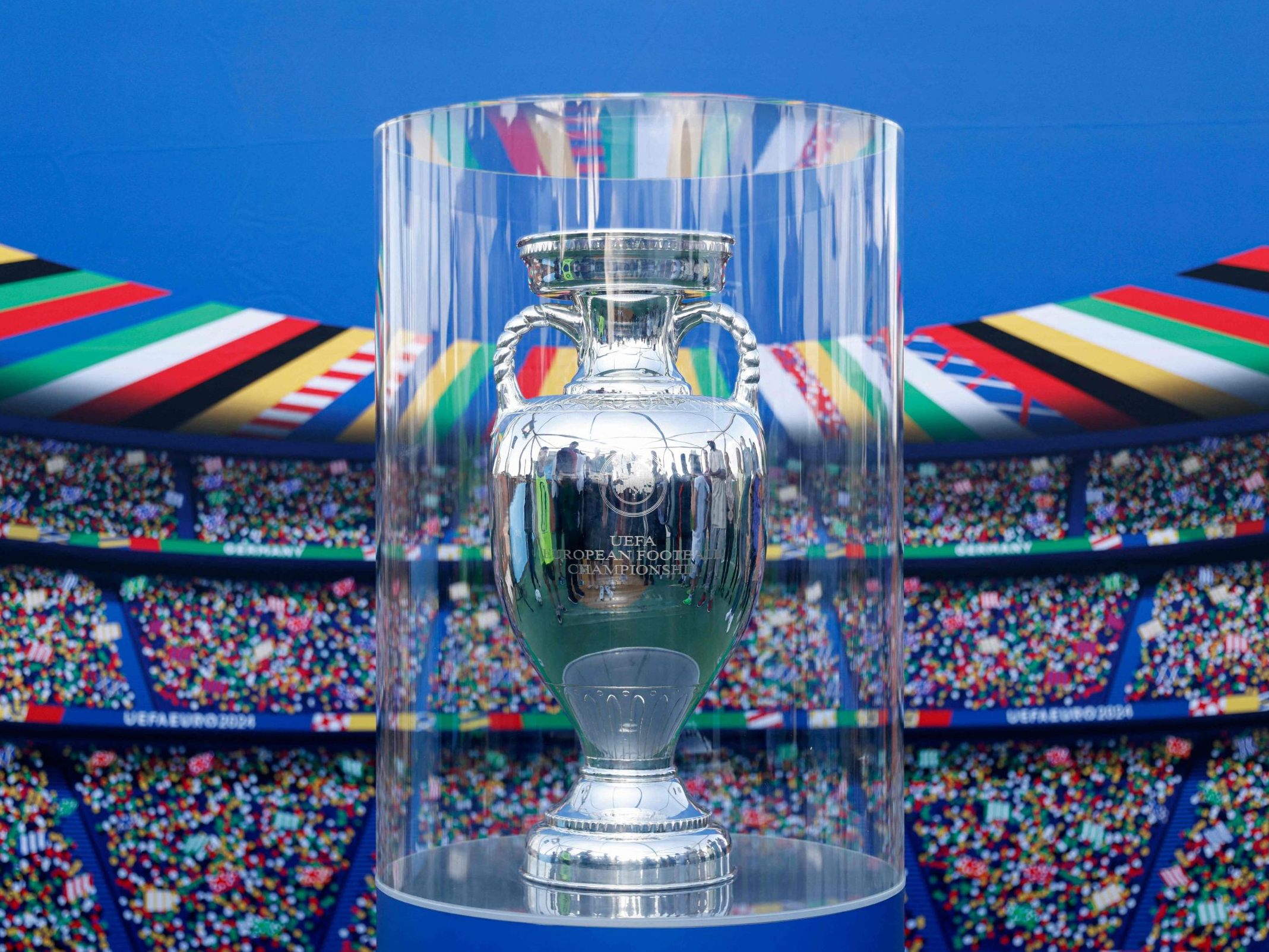 24 Teams kämpfen bei der EURO 2024 um den begehrten Henri Delaunay-Pokal.