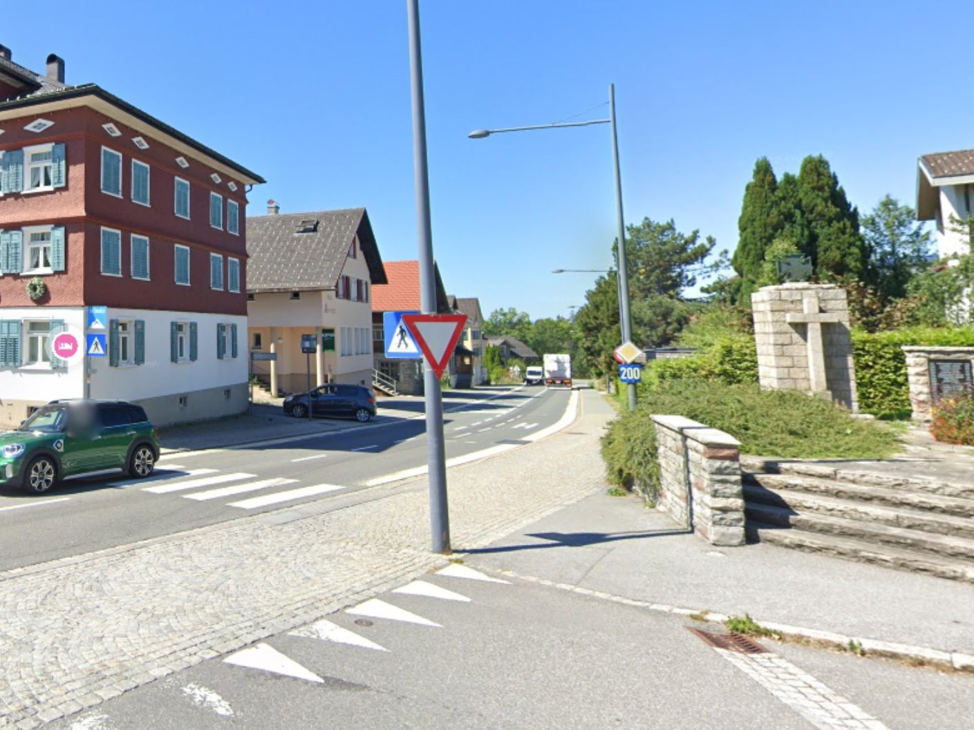 Der 18-jährige Lenker war alkoholisert und verursache in Alberschwende einen Verkehrsunfall. (Symbolbild)