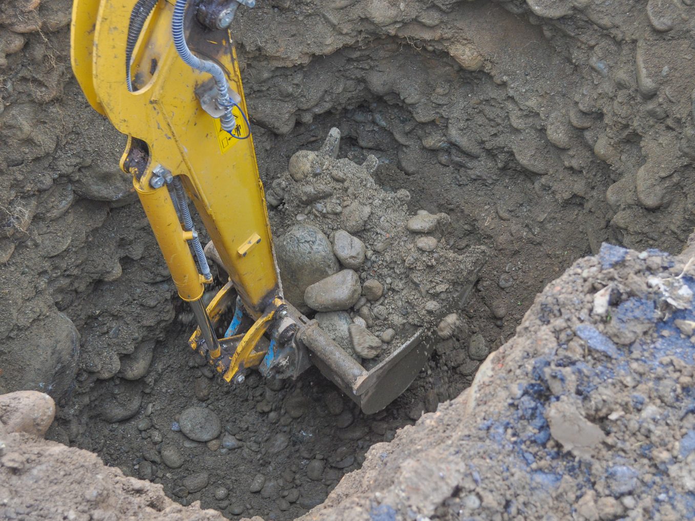 In einem Waldstück in NÖ wird erneut nach einem möglichen Waffenlager gegraben.