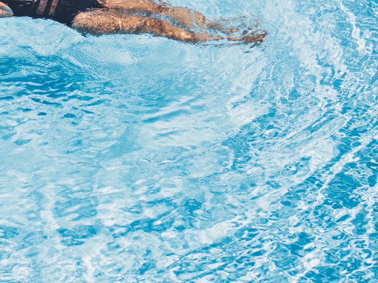 Die Elfjährige trieb reglos im Wasser, als eine Frau sie bemerkte und Erste Hilfe leistete. Die Elfjährige trieb reglos im Wasser, als eine Frau sie bemerkte und Erste Hilfe leistete.