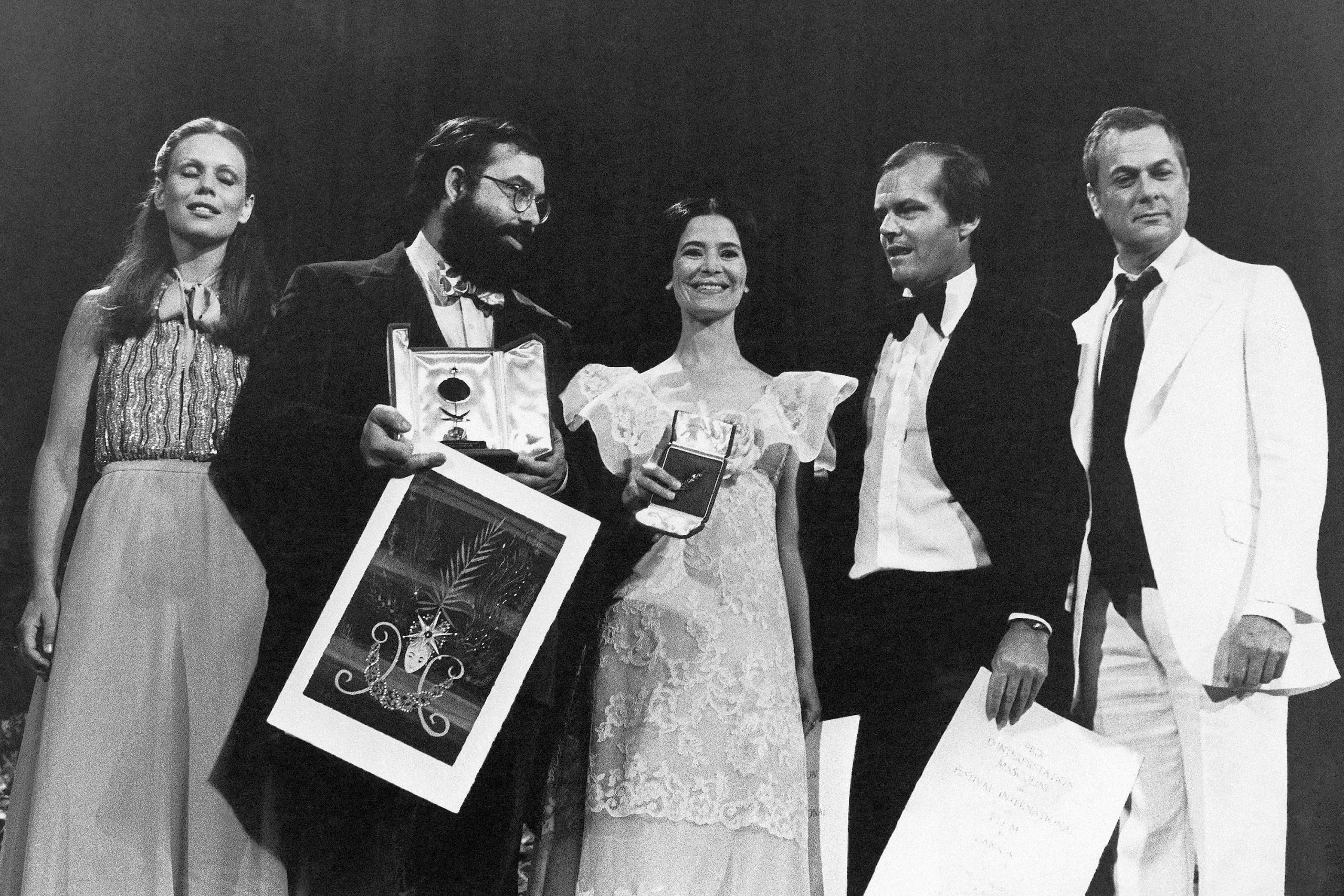  Nach der Preisverleihung in Cannes 1974: Marthe Keller, Francis Ford Coppola, Marie-Jose Nat, Jack Nicholson und Tony Curtis. Coppola kehrt mit „Megalopolis“ zurück. 