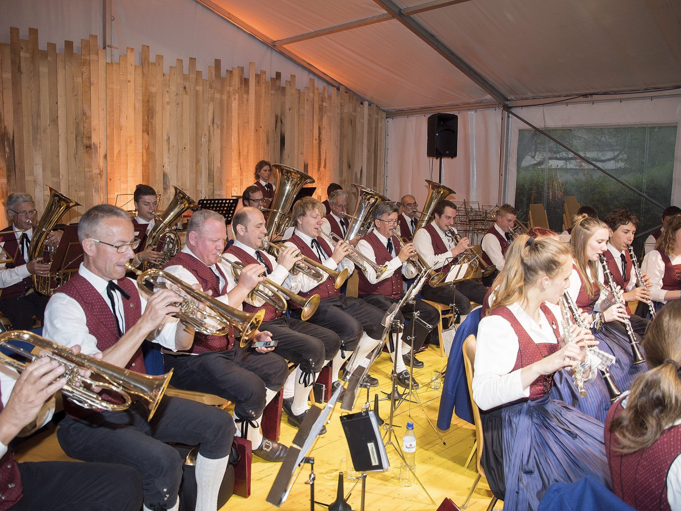 Neben Musik steht auch bei der vierten Auflage des Hatler Dorffäschts Geselligkeit und gemütliches Beisammensein im Mittelpunkt. Neben Musik steht auch bei der vierten Auflage des Hatler Dorffäschts Geselligkeit und gemütliches Beisammensein im Mittelpunkt.