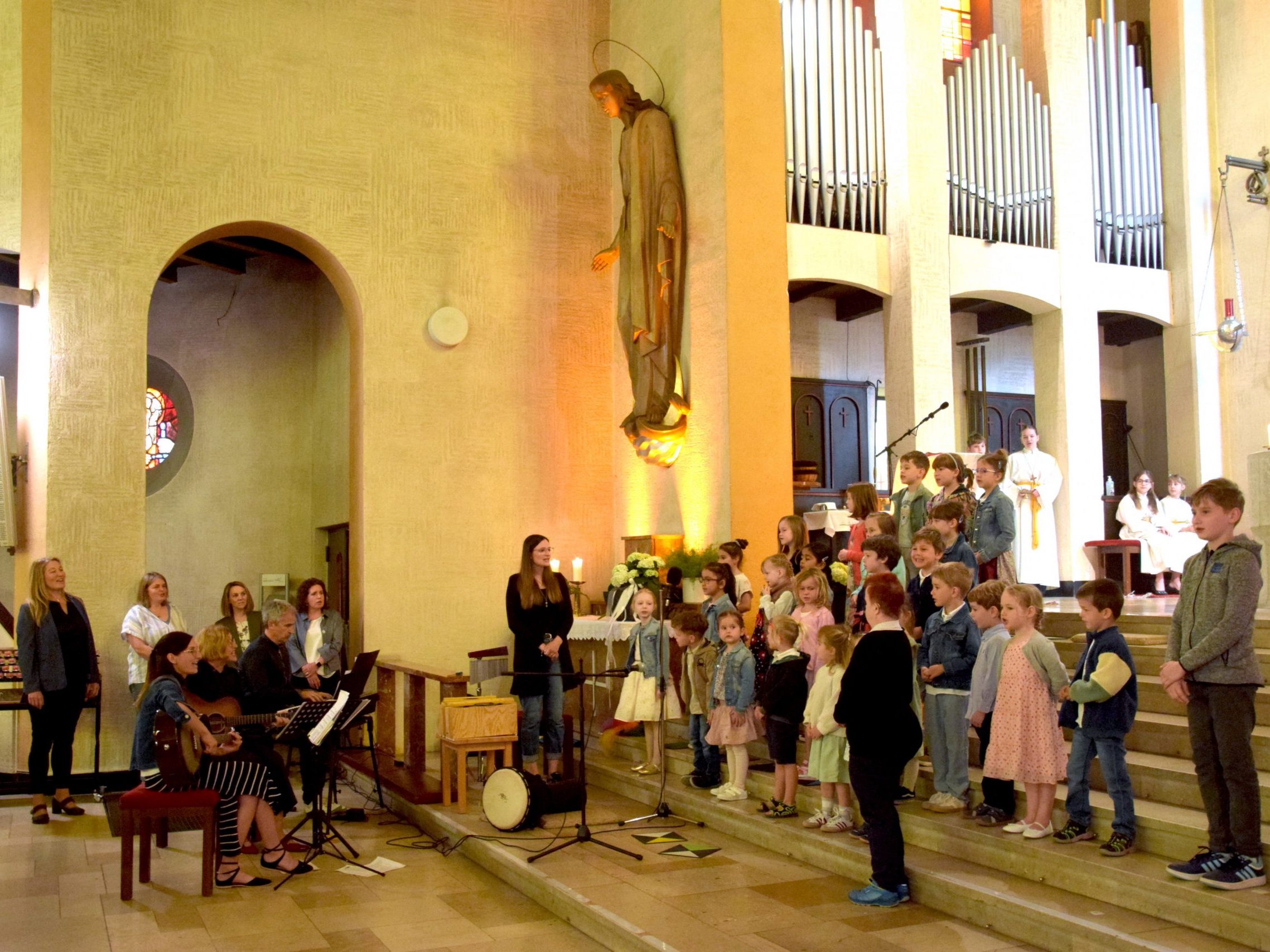 Messfeier mit den CantaKids in der Heilig-Kreuzkirche in Bludenz.