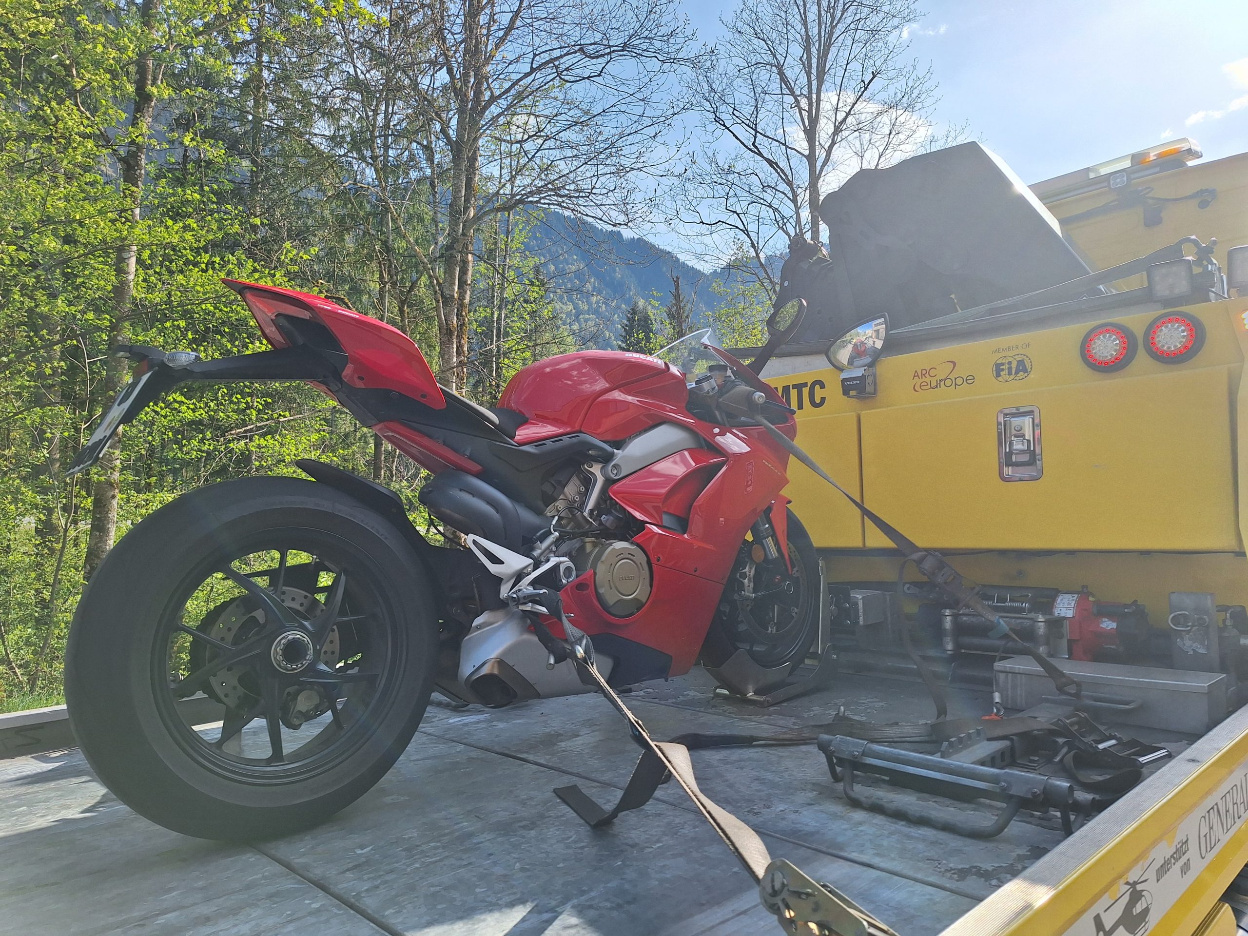 Die Ducati Panigale V4 wurde von der Polizei beschlagnahmt und vom ÖAMTC mitgenommen. 