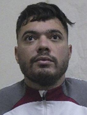 Interpol-Foto zeigt Mohamed Amra, der am 14. Mai 2024 aus einem Gefangenentransport floh, bei dem zwei Beamte getötet wurden. (Interpol via AP)