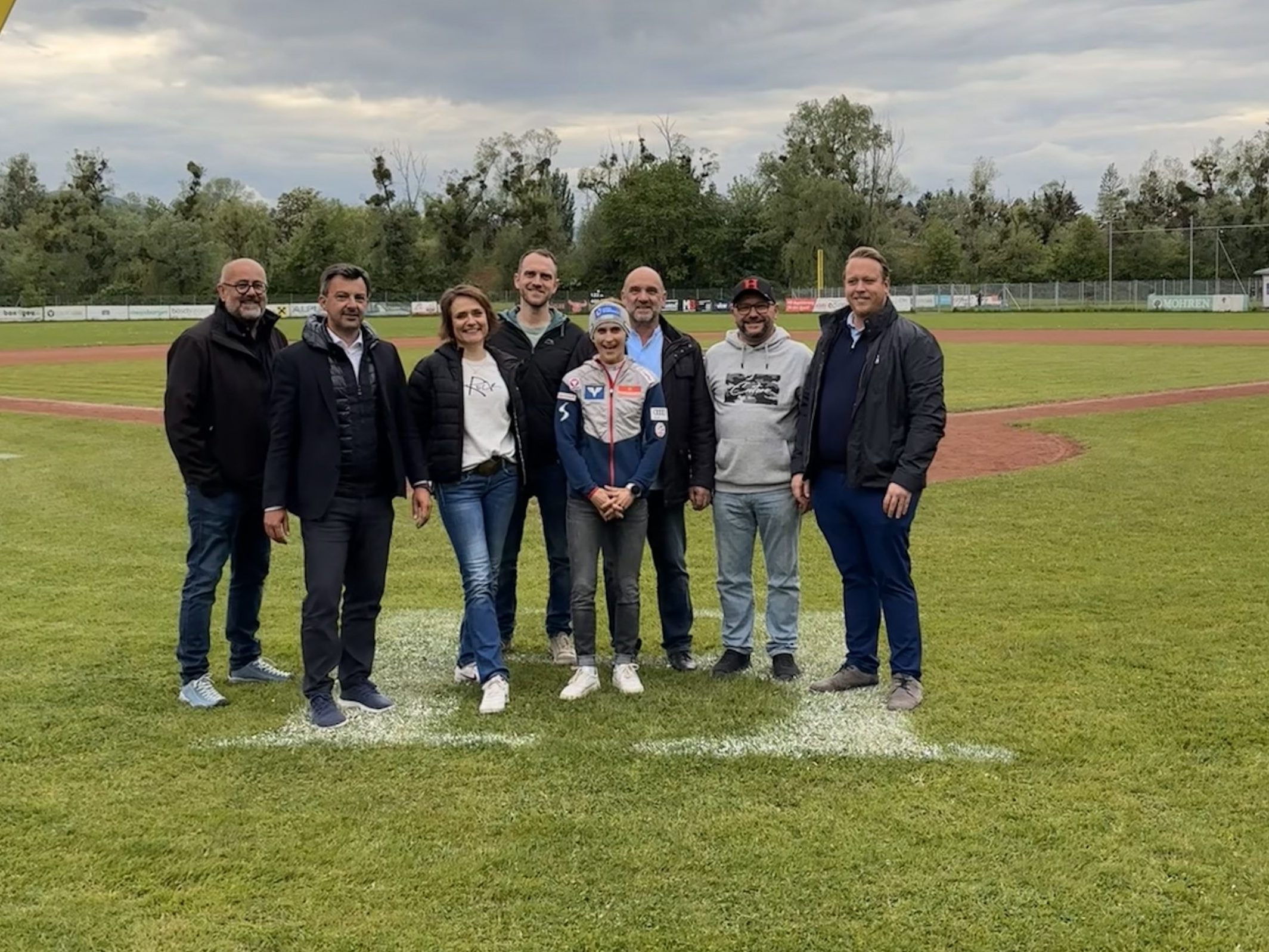 Eva Pinkelnig mit dem Heimatpflegeverein Hard