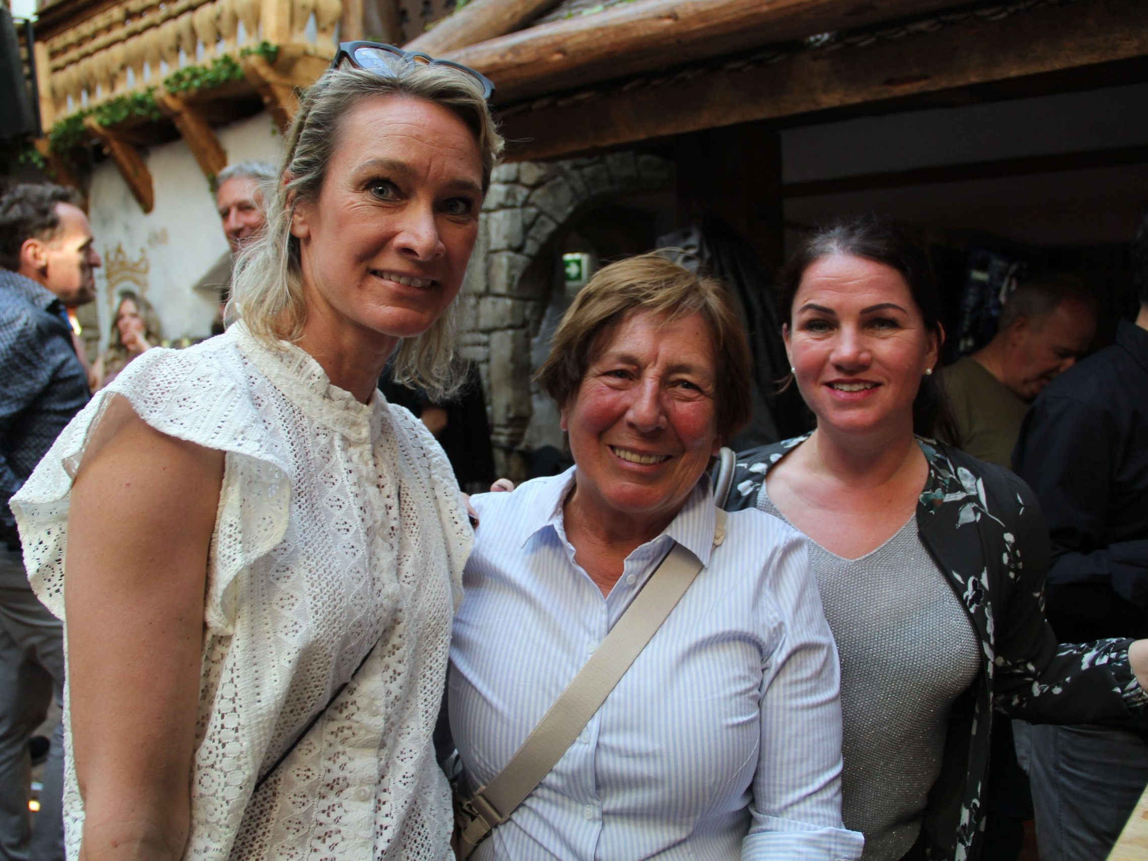 Julia Heising, Elfi Benzer und Nicole Konzett genossen die gute Stimmung