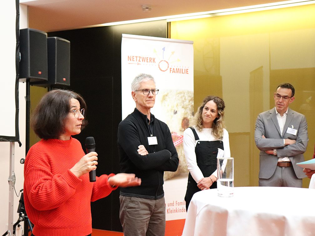 Das Podium war sich einig: Trauen wir unseren Kindern wieder mehr zu, statt sie in Watte zu packen. Das Podium war sich einig: Trauen wir unseren Kindern wieder mehr zu, statt sie in Watte zu packen.