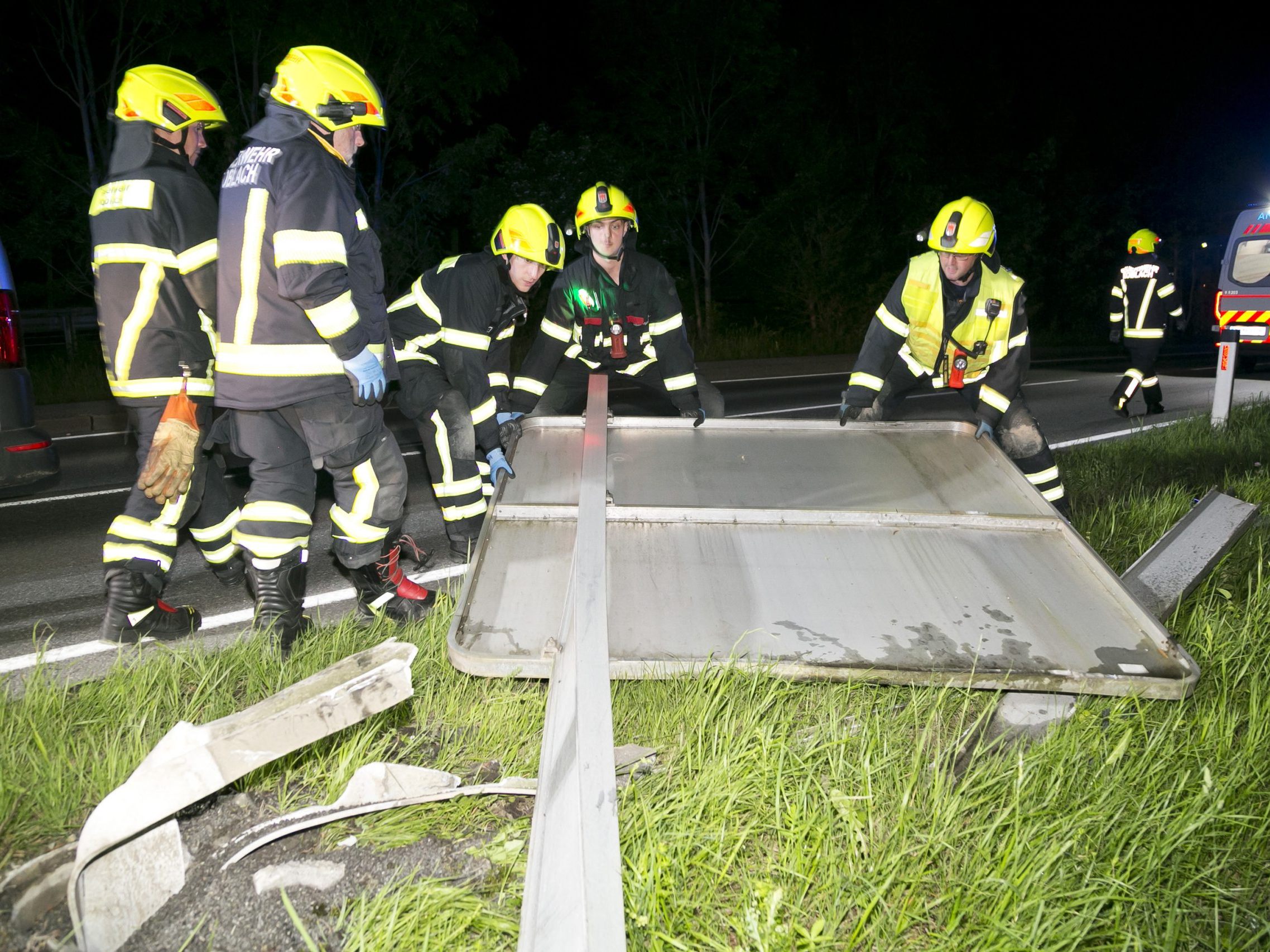 Pkw rammte Verkehrsschild in Koblach.