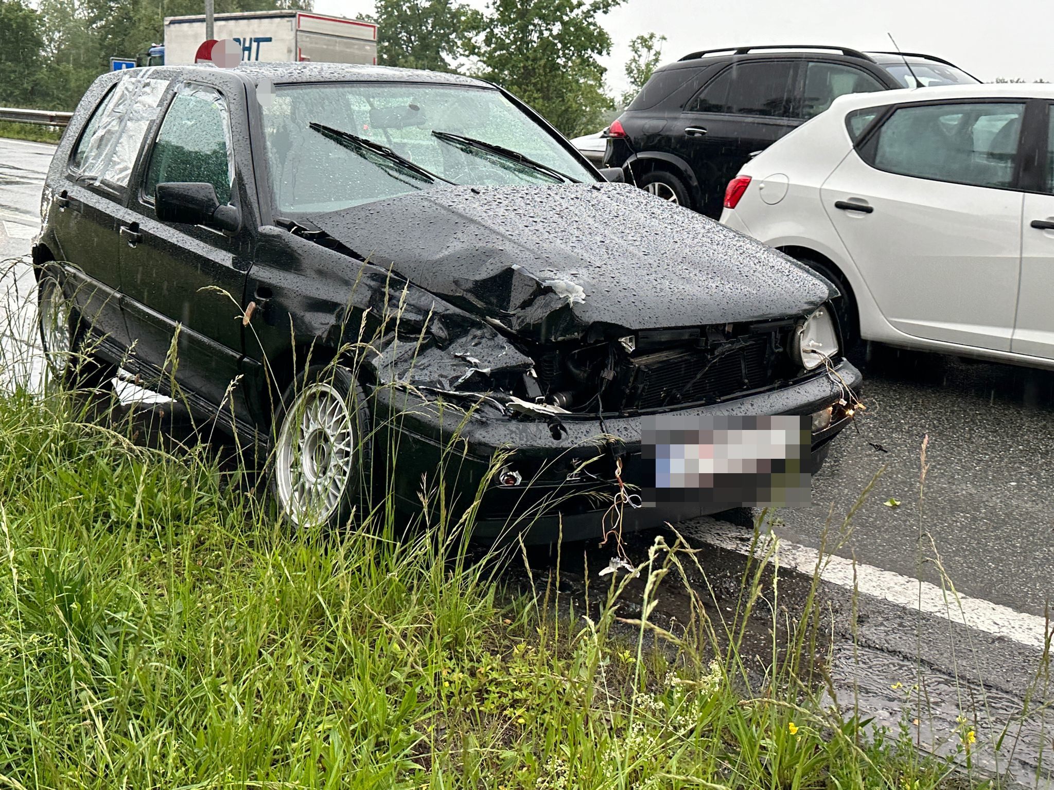 Zwei Fahrzeuge waren bei dem Unfall beteiligt. Zwei Fahrzeuge waren bei dem Unfall beteiligt.
