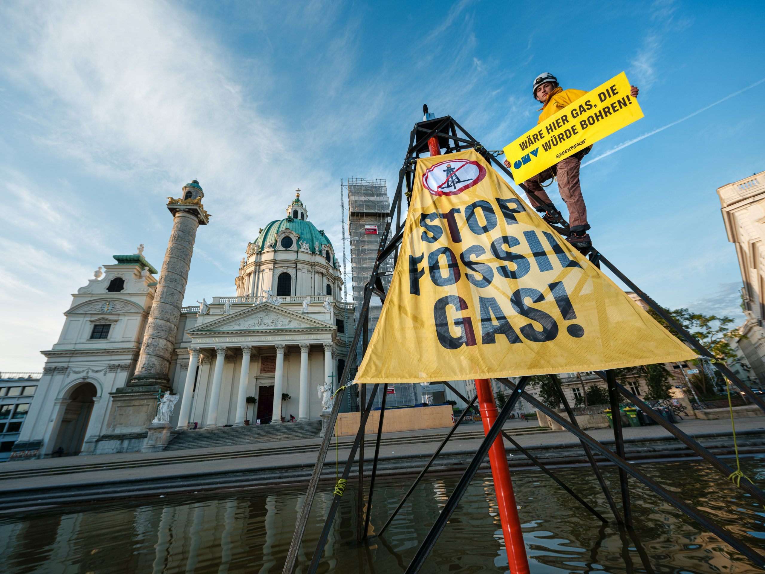 Greenpeace-Aktion am Karlsplatz. Greenpeace-Aktion am Karlsplatz.