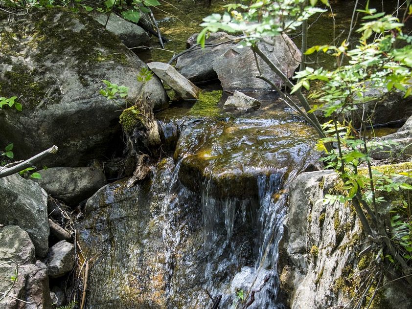 Die Chemikalie Trifluoracetat belastet Grundwasser und Flüsse.