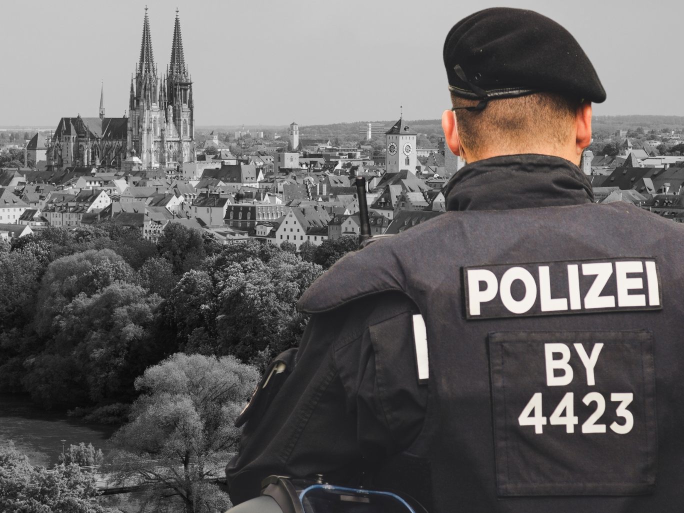 Leiche einer Frau (19) in Regensburg entdeckt - 55-jähriger Ex festgenommen. Leiche einer Frau (19) in Regensburg entdeckt - 55-jähriger Ex festgenommen.