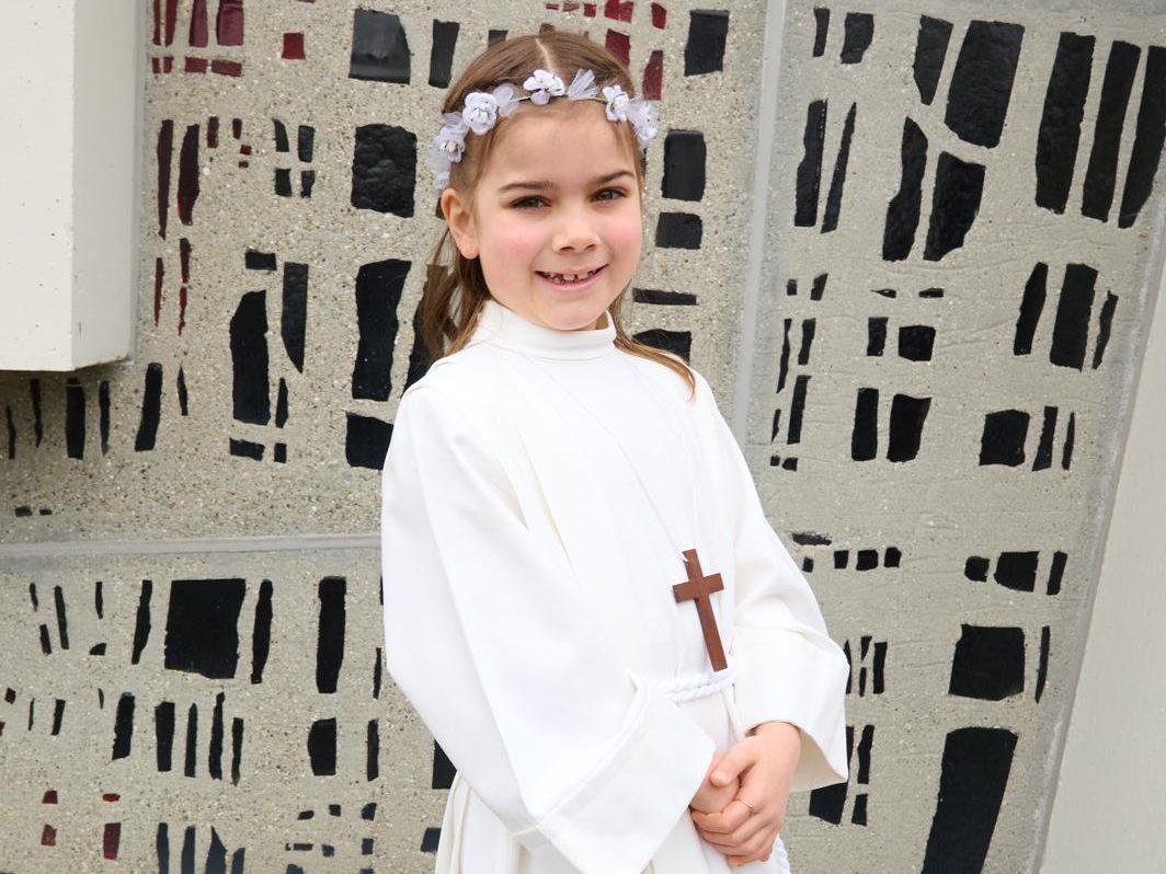 Die kleine Sophia bei ihrer Erstkommunion.