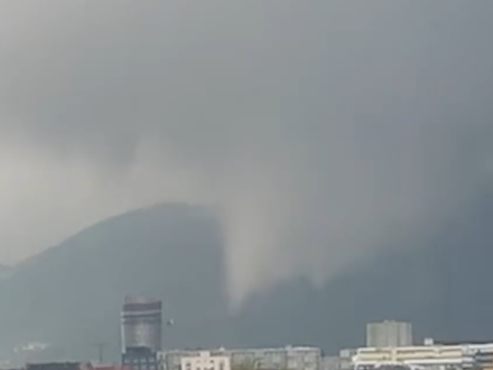 Über Graz ist ein kleiner Tornado entstanden.
